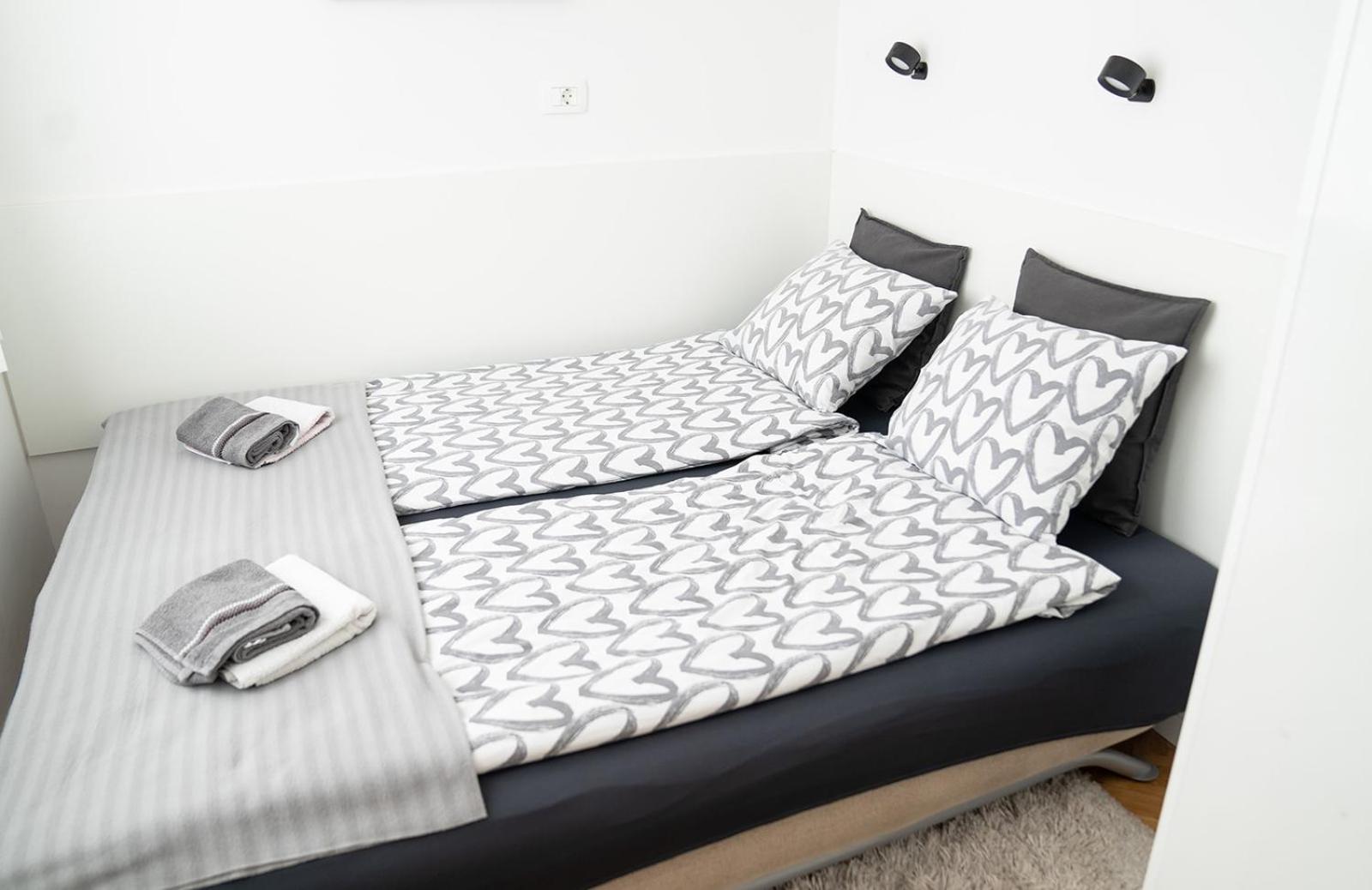 Casa De Dinca, 2 Bedroom, 6 Person, Free Parking Zone